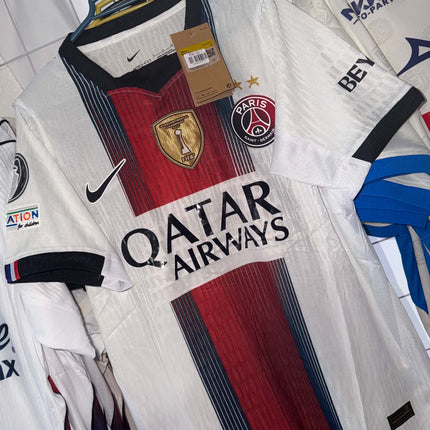 paris psg visitante 26/27 conjunto