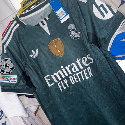 real madrid visitante 26/27 conjunto