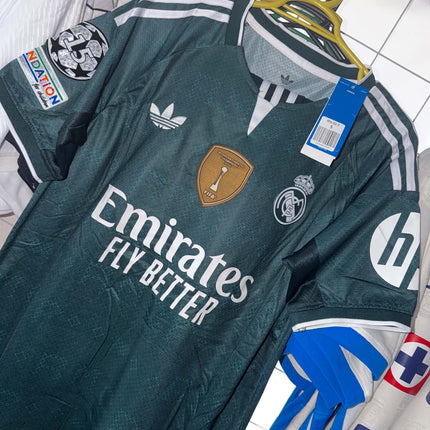 real madrid visitante 26/27 conjunto