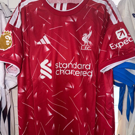 liverpool local 26/27 conjunto