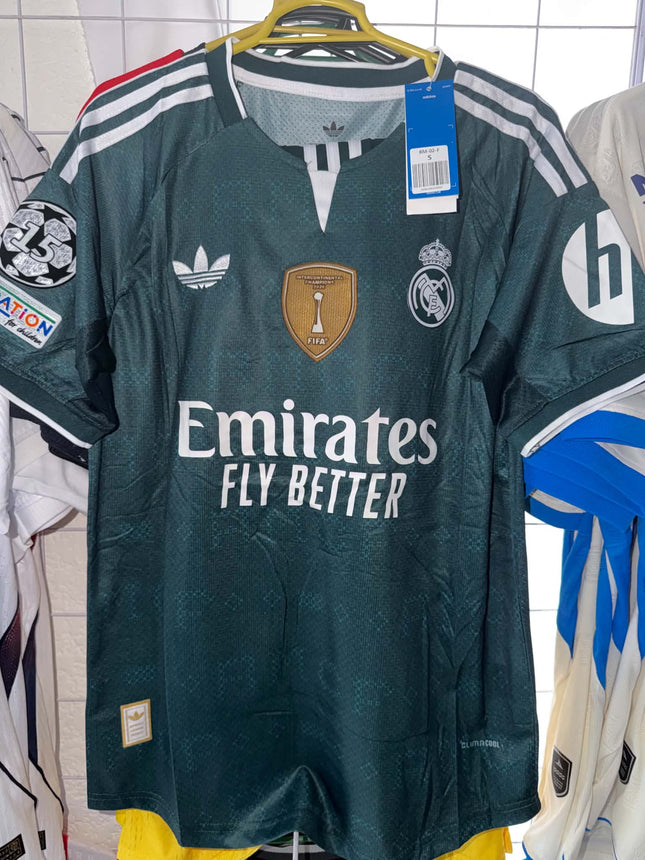 real madrid visitante 26/27 conjunto